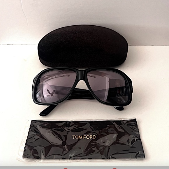 TOM FORD FT0837-N-01C-60 Shiny Black / Smoke Mirror main image 4